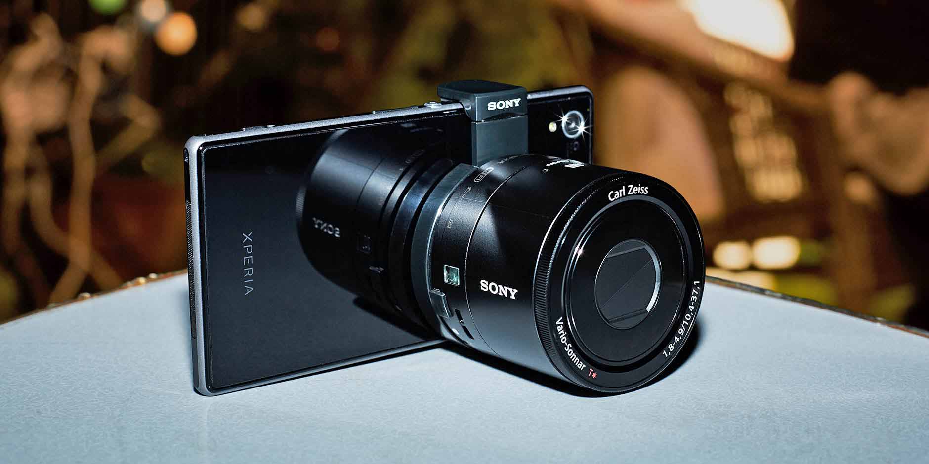 Smartphone Attachable Lens-style Camera DSC-QX100